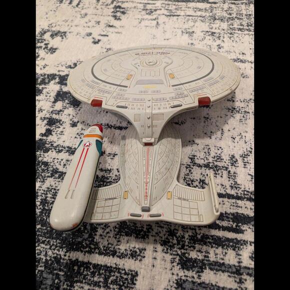 Vintage 1992 Paramount Pictures  Star Trek USS Enterprise Toy - Picture 4 of 4